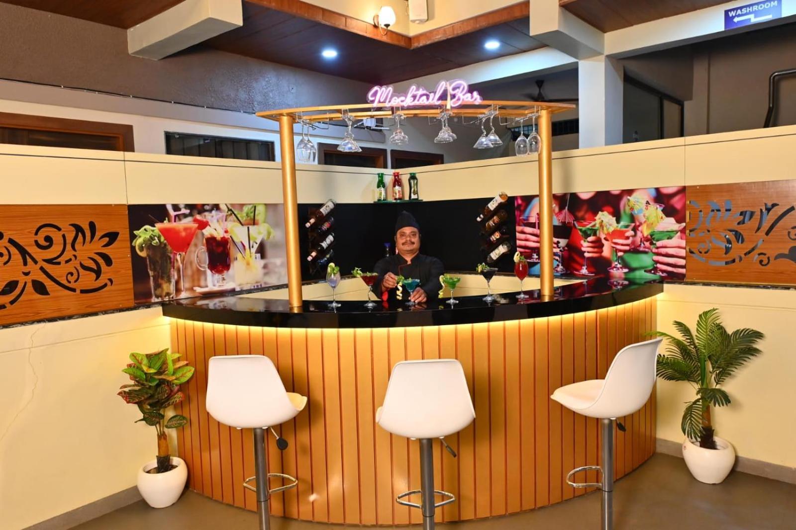 The Apple Tree Hotel Indore Luaran gambar