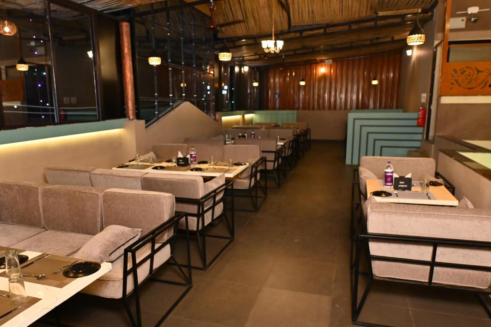 The Apple Tree Hotel Indore Luaran gambar