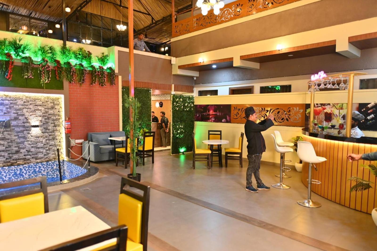 The Apple Tree Hotel Indore Luaran gambar